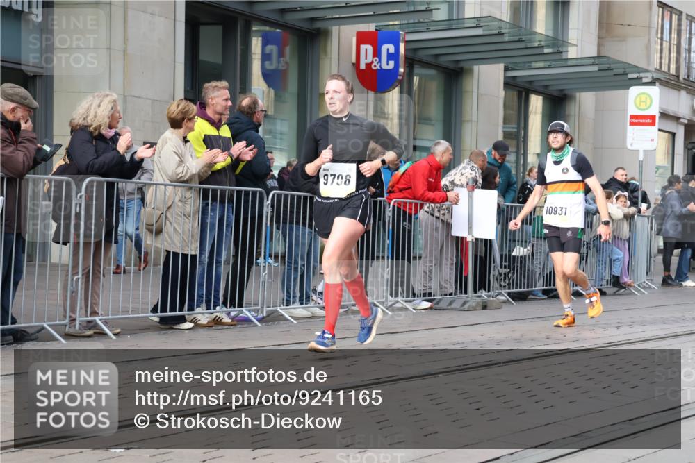 05.10.2025 - 20. swb-Marathon Bremen Strokosch-Dieckow http://msf.ph/oto/9241165 05.10.2025 10:47:59 Ziel 8787, 9223, 9293, 9298, 9404, 9437, 9641, 9665, 9704, 9706, 9810, 9958, 10109, 10131, 10177, 10211, 10428, 10685, 10723, 10931, 10953, 11005, 11119, 11292, 11299, 11357, 11505, 11561, 11637, 8787, 9223, 9293, 9298, 9404, 9437, 9641, 9665, 9704, 9706, 9810, 9958, 10109, 10131, 10177, 10211, 10428, 10685, 10723, 10931, 10953, 11005, 11119, 11292, 11299, 11357, 11505, 11561, 11637 meine-sportfotos.de