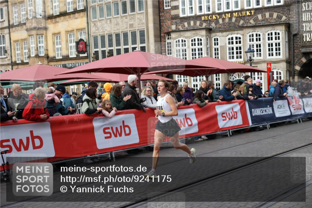05.10.2025 - 20. swb-Marathon Bremen Yannick Fuchs http://msf.ph/oto/9241175 05.10.2025 10:40:35 Ziel 10070, 10565, 10658, 10686 meine-sportfotos.de