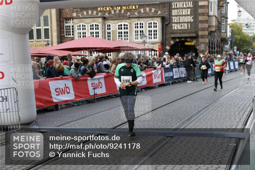 05.10.2025 - 20. swb-Marathon Bremen Yannick Fuchs http://msf.ph/oto/9241178 05.10.2025 11:08:31 Ziel 9186, 9353, 9401, 9552, 10132, 11097, 11671 meine-sportfotos.de