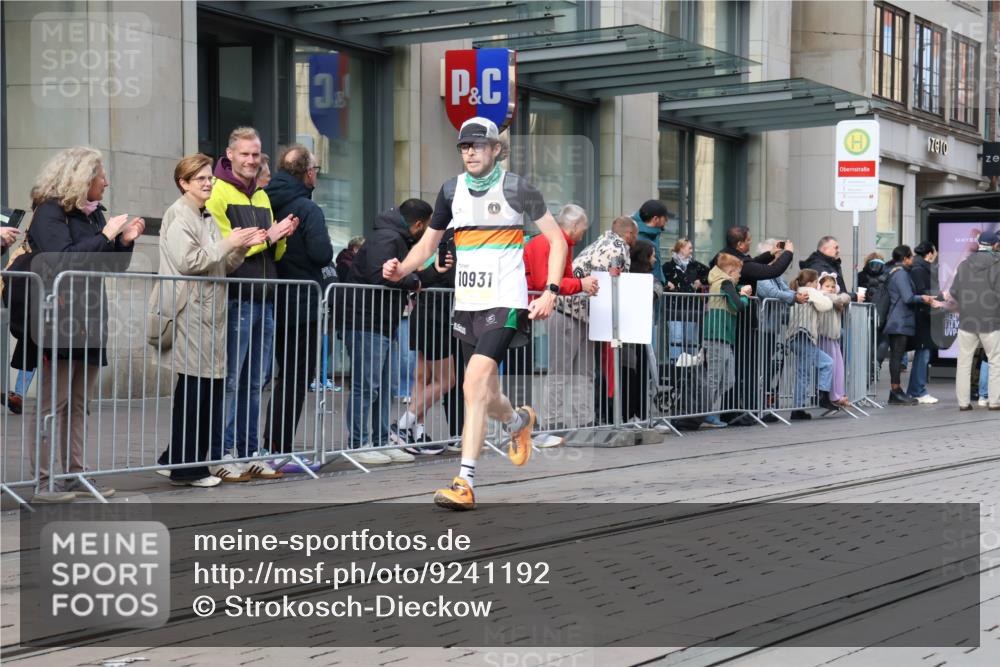 05.10.2025 - 20. swb-Marathon Bremen Strokosch-Dieckow http://msf.ph/oto/9241192 05.10.2025 10:48:00 Ziel 8787, 9223, 9293, 9298, 9404, 9437, 9478, 9641, 9665, 9704, 9706, 9810, 9958, 10109, 10131, 10177, 10211, 10428, 10685, 10723, 10931, 10953, 11005, 11119, 11292, 11299, 11357, 11505, 11561, 11637, 8787, 9223, 9293, 9298, 9404, 9437, 9478, 9641, 9665, 9704, 9706, 9810, 9958, 10109, 10131, 10177, 10211, 10428, 10685, 10723, 10931, 10953, 11005, 11119, 11292, 11299, 11357, 11505, 11561, 11637 meine-sportfotos.de