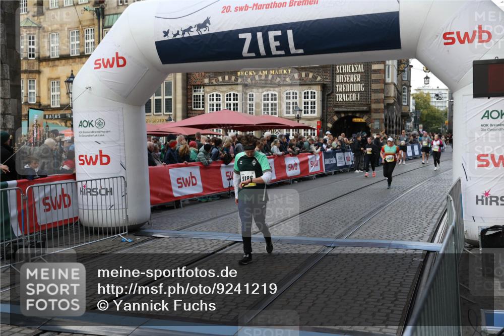 05.10.2025 - 20. swb-Marathon Bremen Yannick Fuchs http://msf.ph/oto/9241219 05.10.2025 11:08:32 Ziel 9186, 9353, 9401, 9552, 10132, 11097, 11671 meine-sportfotos.de