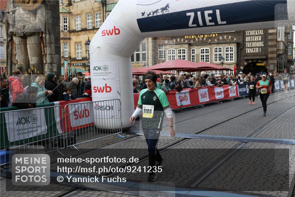 05.10.2025 - 20. swb-Marathon Bremen Yannick Fuchs http://msf.ph/oto/9241235 05.10.2025 11:08:33 Ziel 9186, 9235, 9353, 9552, 10132, 11097, 11671 meine-sportfotos.de
