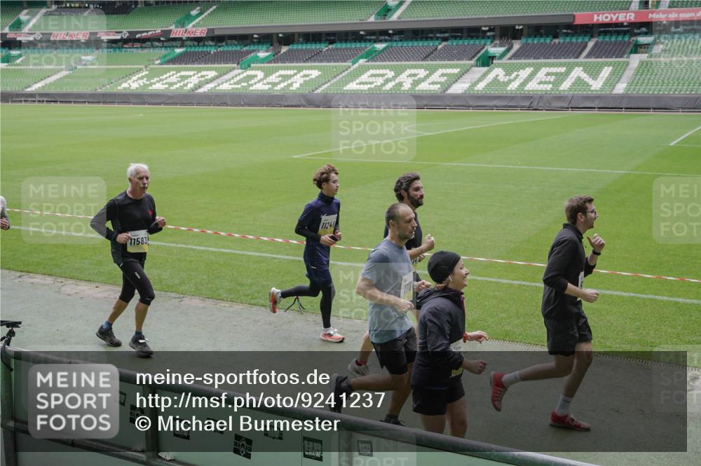 05.10.2025 - 20. swb-Marathon Bremen Michael Burmester http://msf.ph/oto/9241237 05.10.2025 10:35:00 Laufen im Stadion 7147, 7163, 7215, 9183, 9188, 9201, 9219, 9292, 9350, 9372, 9430, 9495, 9540, 9547, 9582, 9585, 9601, 9622, 9625, 9666, 9669, 9672, 9719, 9720, 9722, 9766, 9783, 9797, 9844, 9847, 9872, 9925, 9932, 9943, 9952, 9968, 9981, 10009, 10049, 10080, 10088, 10105, 10111, 10169, 10179, 10191, 10200, 10260, 10261, 10263, 10281, 10285, 10329, 10341, 10377, 10395, 10397, 10527, 10555, 10644, 10645, 10648, 10653, 10694, 10834, 10845, 10950, 10988, 7101, 9472, 9820 meine-sportfotos.de