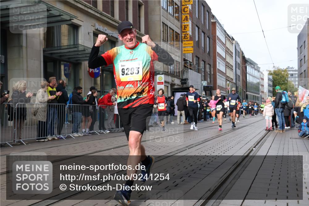 05.10.2025 - 20. swb-Marathon Bremen Strokosch-Dieckow http://msf.ph/oto/9241254 05.10.2025 10:48:03 Ziel 8787, 9223, 9293, 9298, 9385, 9404, 9437, 9478, 9641, 9665, 9704, 9706, 9810, 9958, 10109, 10131, 10177, 10211, 10428, 10685, 10931, 10953, 11005, 11119, 11292, 11299, 11357, 11505, 11561, 11637, 8787, 9223, 9293, 9298, 9385, 9404, 9437, 9478, 9641, 9665, 9704, 9706, 9810, 9958, 10109, 10131, 10177, 10211, 10428, 10685, 10931, 10953, 11005, 11119, 11292, 11299, 11357, 11505, 11561, 11637 meine-sportfotos.de