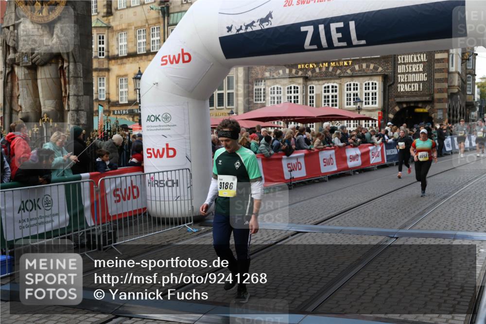 05.10.2025 - 20. swb-Marathon Bremen Yannick Fuchs http://msf.ph/oto/9241268 05.10.2025 11:08:33 Ziel 9186, 9235, 9353, 9552, 10132, 11097, 11671 meine-sportfotos.de