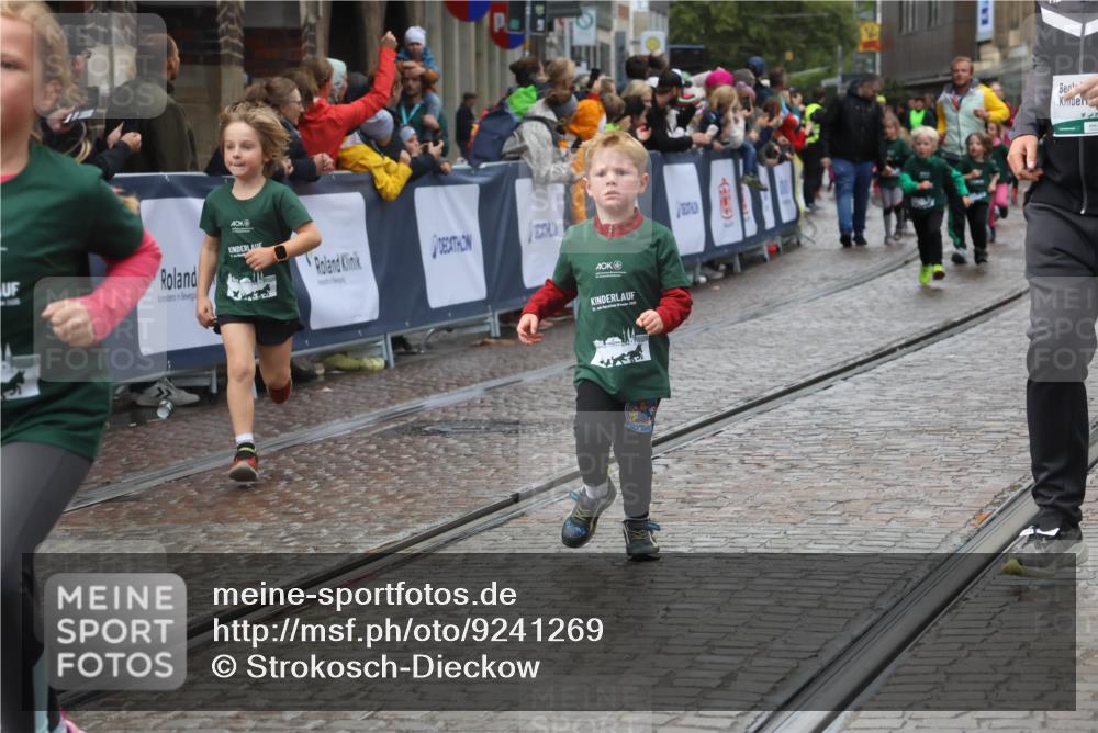 05.10.2025 - 20. swb-Marathon Bremen Strokosch-Dieckow http://msf.ph/oto/9241269 05.10.2025 15:22:24 Ziel  meine-sportfotos.de