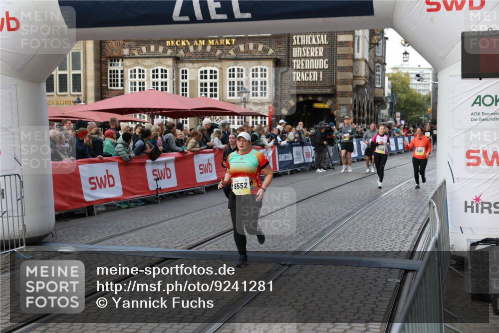 05.10.2025 - 20. swb-Marathon Bremen Yannick Fuchs http://msf.ph/oto/9241281 05.10.2025 11:08:35 Ziel 9186, 9235, 9481, 9552 meine-sportfotos.de