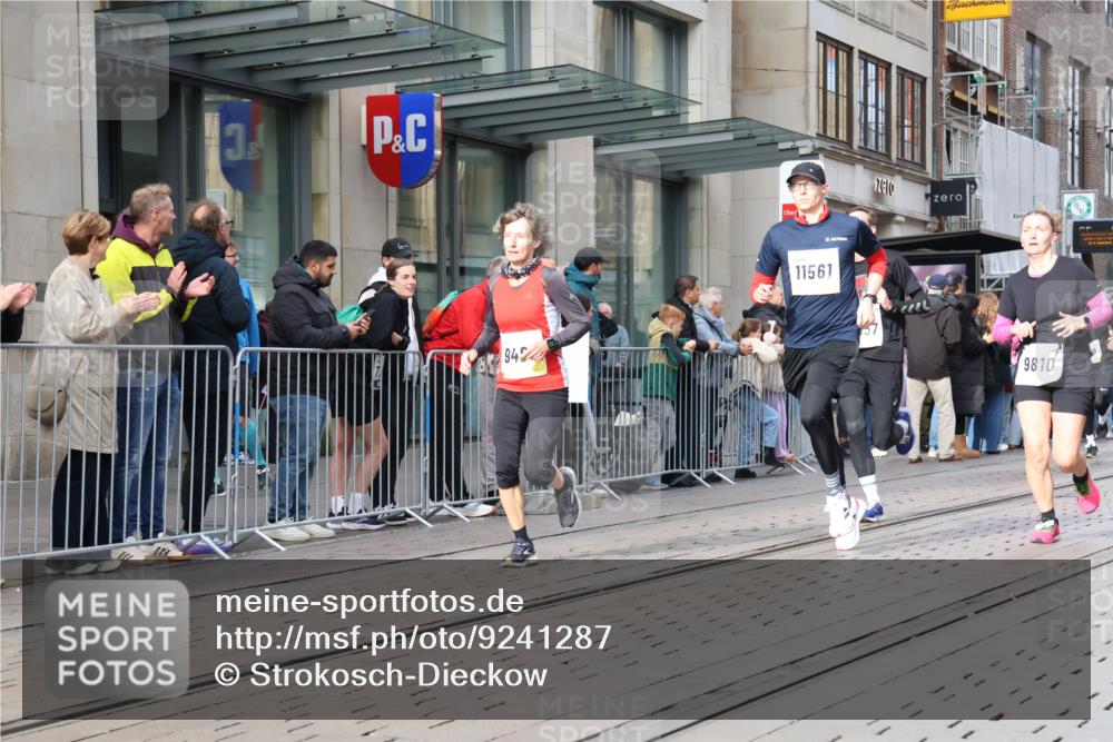 05.10.2025 - 20. swb-Marathon Bremen Strokosch-Dieckow http://msf.ph/oto/9241287 05.10.2025 10:48:04 Ziel 8787, 9223, 9293, 9298, 9385, 9404, 9406, 9437, 9478, 9641, 9665, 9704, 9706, 9810, 9958, 10109, 10131, 10177, 10211, 10685, 10931, 10953, 11005, 11119, 11292, 11357, 11505, 11561, 11637, 8787, 9223, 9293, 9298, 9385, 9404, 9406, 9437, 9478, 9641, 9665, 9704, 9706, 9810, 9958, 10109, 10131, 10177, 10211, 10685, 10931, 10953, 11005, 11119, 11292, 11357, 11505, 11561, 11637 meine-sportfotos.de