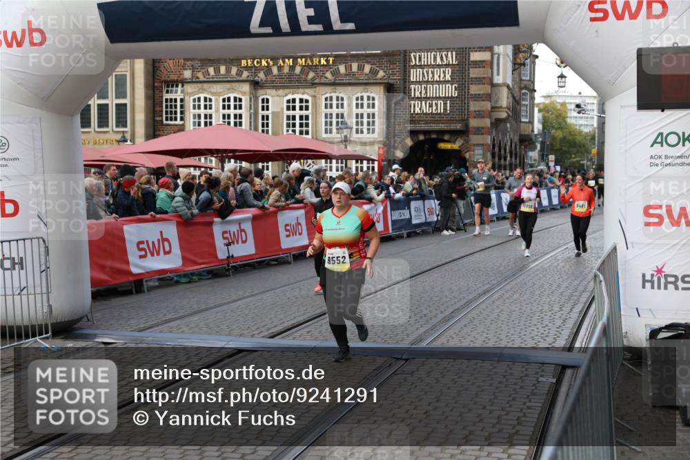 05.10.2025 - 20. swb-Marathon Bremen Yannick Fuchs http://msf.ph/oto/9241291 05.10.2025 11:08:35 Ziel 9186, 9235, 9481, 9552 meine-sportfotos.de