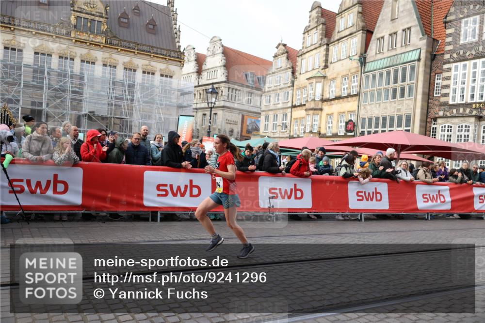 05.10.2025 - 20. swb-Marathon Bremen Yannick Fuchs http://msf.ph/oto/9241296 05.10.2025 10:40:40 Ziel 10686, 11114 meine-sportfotos.de