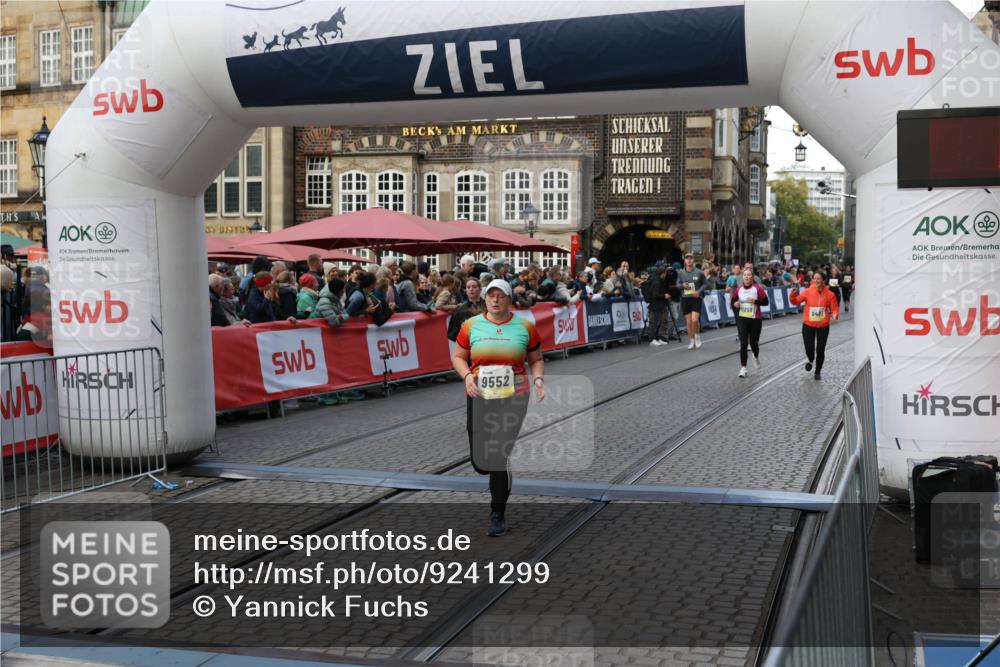 05.10.2025 - 20. swb-Marathon Bremen Yannick Fuchs http://msf.ph/oto/9241299 05.10.2025 11:08:35 Ziel 9186, 9235, 9481, 9552 meine-sportfotos.de