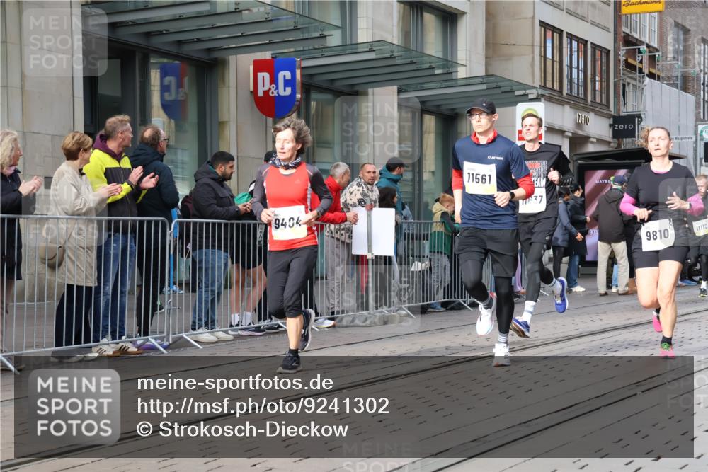 05.10.2025 - 20. swb-Marathon Bremen Strokosch-Dieckow http://msf.ph/oto/9241302 05.10.2025 10:48:05 Ziel 8787, 9223, 9293, 9298, 9385, 9404, 9406, 9437, 9478, 9641, 9665, 9704, 9706, 9810, 9958, 10109, 10131, 10177, 10211, 10685, 10931, 10953, 11005, 11096, 11119, 11292, 11357, 11505, 11561, 11637, 8787, 9223, 9293, 9298, 9385, 9404, 9406, 9437, 9478, 9641, 9665, 9704, 9706, 9810, 9958, 10109, 10131, 10177, 10211, 10685, 10931, 10953, 11005, 11096, 11119, 11292, 11357, 11505, 11561, 11637 meine-sportfotos.de