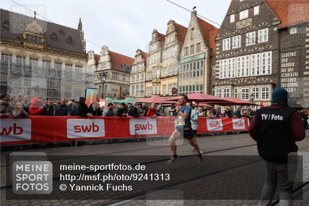 05.10.2025 - 20. swb-Marathon Bremen Yannick Fuchs http://msf.ph/oto/9241313 05.10.2025 10:40:50 Ziel 10161, 10229 meine-sportfotos.de