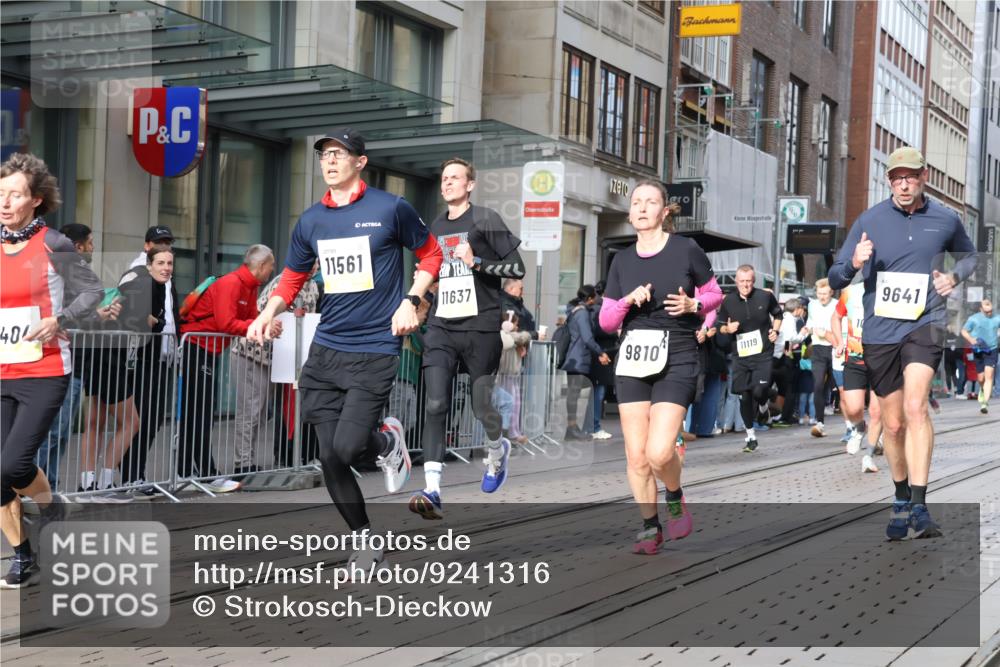 05.10.2025 - 20. swb-Marathon Bremen Strokosch-Dieckow http://msf.ph/oto/9241316 05.10.2025 10:48:05 Ziel 8787, 9223, 9293, 9298, 9385, 9404, 9406, 9437, 9478, 9641, 9665, 9704, 9706, 9810, 9958, 10109, 10131, 10177, 10211, 10685, 10931, 10953, 11005, 11096, 11119, 11292, 11357, 11505, 11561, 11637, 8787, 9223, 9293, 9298, 9385, 9404, 9406, 9437, 9478, 9641, 9665, 9704, 9706, 9810, 9958, 10109, 10131, 10177, 10211, 10685, 10931, 10953, 11005, 11096, 11119, 11292, 11357, 11505, 11561, 11637 meine-sportfotos.de