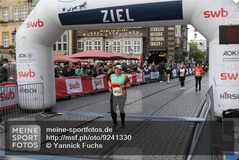 05.10.2025 - 20. swb-Marathon Bremen Yannick Fuchs http://msf.ph/oto/9241330 05.10.2025 11:08:35 Ziel 9186, 9235, 9481, 9552 meine-sportfotos.de