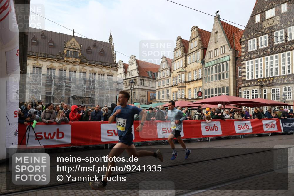 05.10.2025 - 20. swb-Marathon Bremen Yannick Fuchs http://msf.ph/oto/9241335 05.10.2025 10:40:50 Ziel 10161, 10229 meine-sportfotos.de