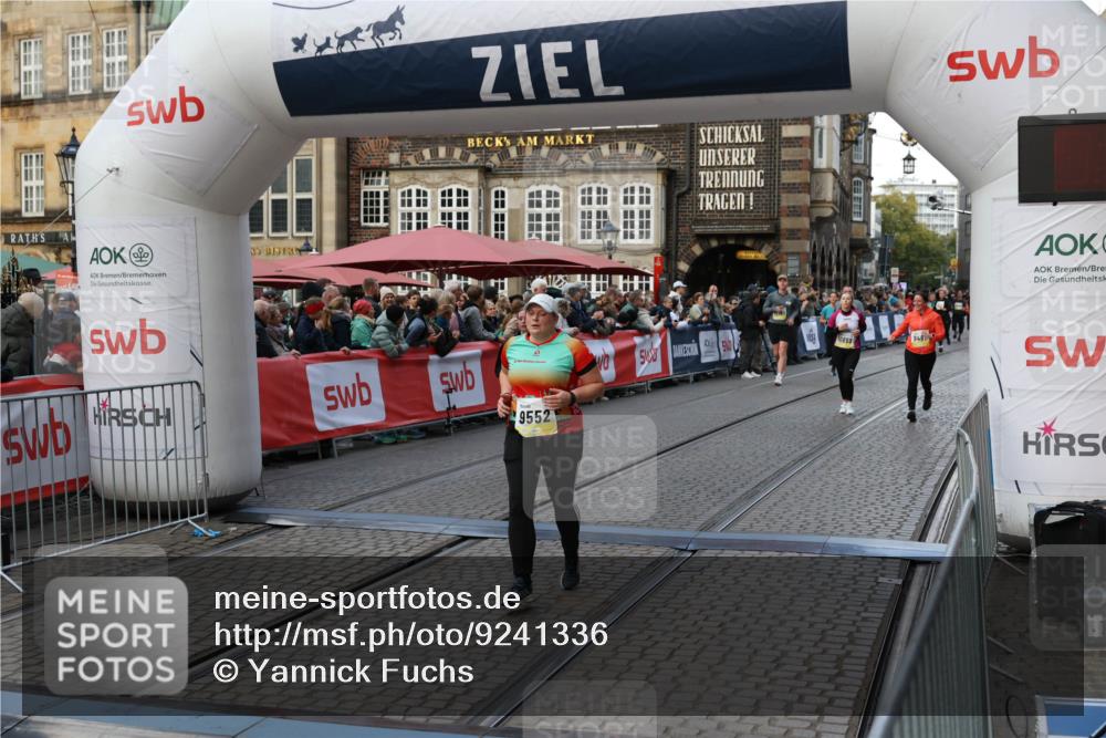 05.10.2025 - 20. swb-Marathon Bremen Yannick Fuchs http://msf.ph/oto/9241336 05.10.2025 11:08:35 Ziel 9186, 9235, 9481, 9552 meine-sportfotos.de