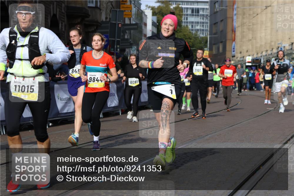 05.10.2025 - 20. swb-Marathon Bremen Strokosch-Dieckow http://msf.ph/oto/9241353 05.10.2025 10:57:19 Ziel 7101, 9260, 9292, 9450, 9489, 9550, 9844, 9947, 10169, 10281, 10367, 10645, 10657, 10950, 11015, 11596, 11606 meine-sportfotos.de