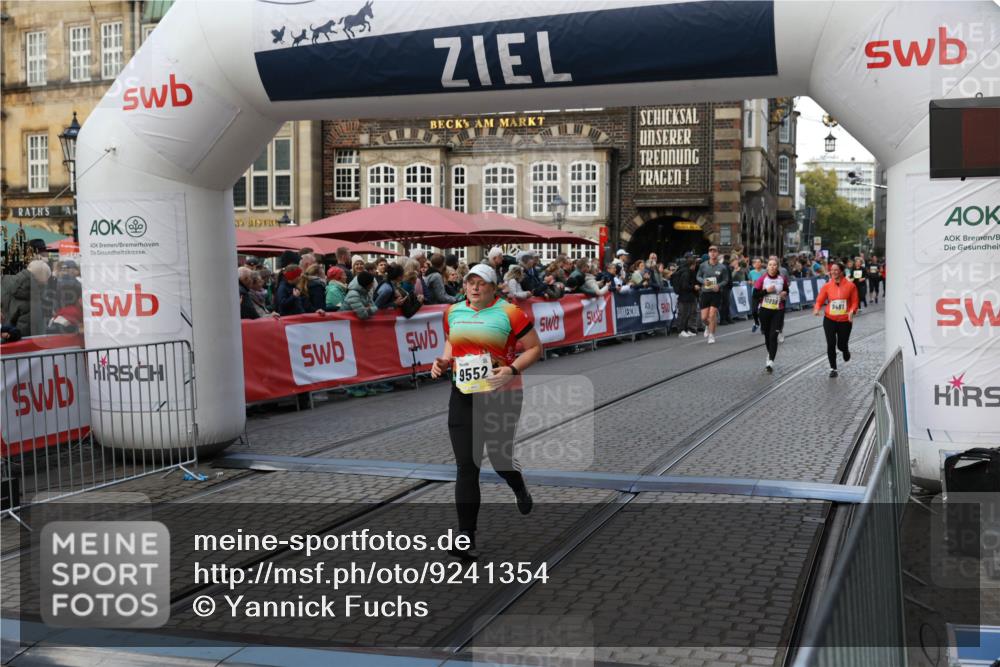 05.10.2025 - 20. swb-Marathon Bremen Yannick Fuchs http://msf.ph/oto/9241354 05.10.2025 11:08:36 Ziel 9186, 9235, 9481, 9552, 10859 meine-sportfotos.de