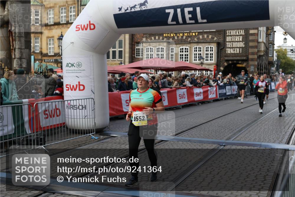 05.10.2025 - 20. swb-Marathon Bremen Yannick Fuchs http://msf.ph/oto/9241364 05.10.2025 11:08:36 Ziel 9186, 9235, 9481, 9552, 10859 meine-sportfotos.de