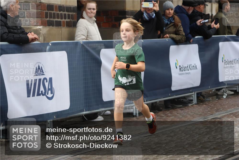 05.10.2025 - 20. swb-Marathon Bremen Strokosch-Dieckow http://msf.ph/oto/9241382 05.10.2025 15:22:25 Ziel  meine-sportfotos.de