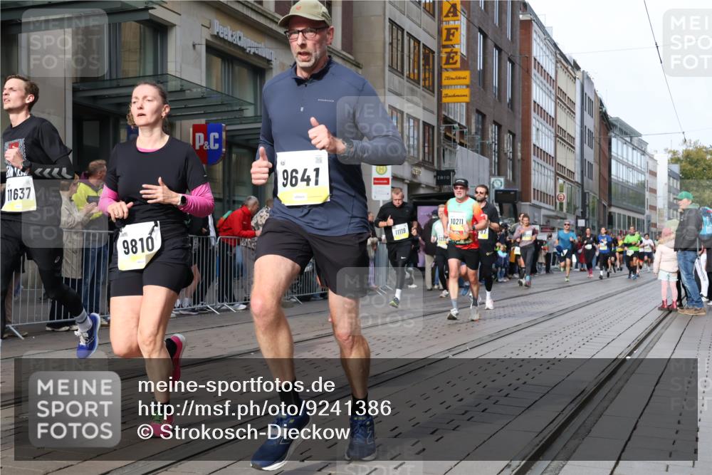 05.10.2025 - 20. swb-Marathon Bremen Strokosch-Dieckow http://msf.ph/oto/9241386 05.10.2025 10:48:07 Ziel 8787, 9223, 9293, 9298, 9385, 9404, 9406, 9437, 9478, 9641, 9665, 9704, 9706, 9810, 9958, 10109, 10131, 10177, 10211, 10303, 10685, 10931, 11005, 11096, 11119, 11292, 11357, 11505, 11561, 11637, 8787, 9223, 9293, 9298, 9385, 9404, 9406, 9437, 9478, 9641, 9665, 9704, 9706, 9810, 9958, 10109, 10131, 10177, 10211, 10303, 10685, 10931, 11005, 11096, 11119, 11292, 11357, 11505, 11561, 11637 meine-sportfotos.de
