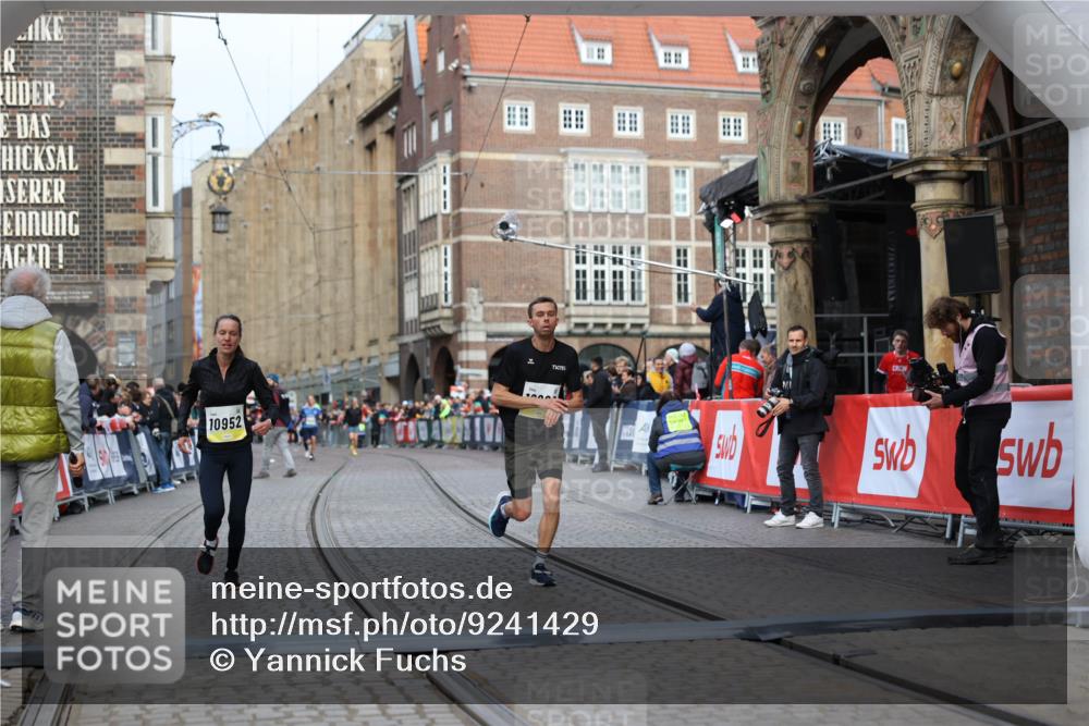 05.10.2025 - 20. swb-Marathon Bremen Yannick Fuchs http://msf.ph/oto/9241429 05.10.2025 10:41:13 Ziel 10606, 10952 meine-sportfotos.de
