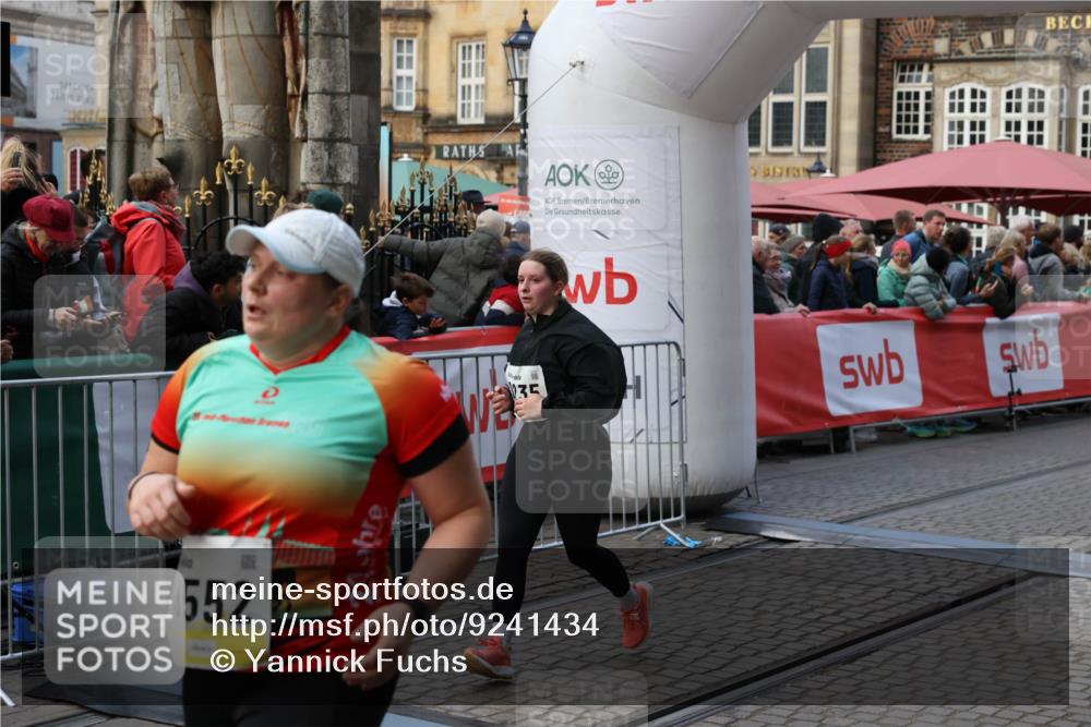 05.10.2025 - 20. swb-Marathon Bremen Yannick Fuchs http://msf.ph/oto/9241434 05.10.2025 11:08:38 Ziel 9186, 9235, 9481, 9552, 10134, 10787, 10859 meine-sportfotos.de