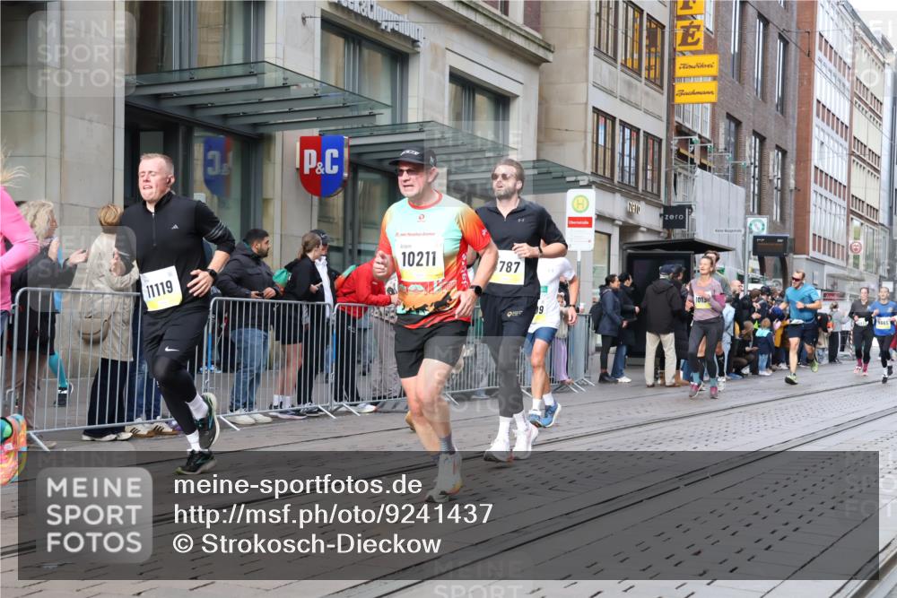 05.10.2025 - 20. swb-Marathon Bremen Strokosch-Dieckow http://msf.ph/oto/9241437 05.10.2025 10:48:08 Ziel 8787, 9223, 9293, 9298, 9385, 9404, 9406, 9437, 9478, 9641, 9665, 9704, 9706, 9810, 9958, 10109, 10131, 10177, 10211, 10303, 10685, 10931, 11005, 11096, 11119, 11292, 11357, 11505, 11561, 11637, 8787, 9223, 9293, 9298, 9385, 9404, 9406, 9437, 9478, 9641, 9665, 9704, 9706, 9810, 9958, 10109, 10131, 10177, 10211, 10303, 10685, 10931, 11005, 11096, 11119, 11292, 11357, 11505, 11561, 11637 meine-sportfotos.de