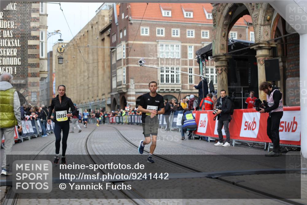 05.10.2025 - 20. swb-Marathon Bremen Yannick Fuchs http://msf.ph/oto/9241442 05.10.2025 10:41:13 Ziel 10606, 10952 meine-sportfotos.de