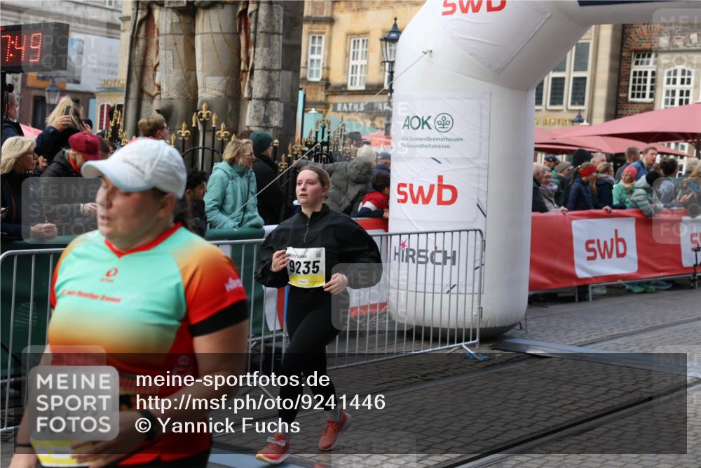 05.10.2025 - 20. swb-Marathon Bremen Yannick Fuchs http://msf.ph/oto/9241446 05.10.2025 11:08:38 Ziel 9186, 9235, 9481, 9552, 10134, 10787, 10859 meine-sportfotos.de