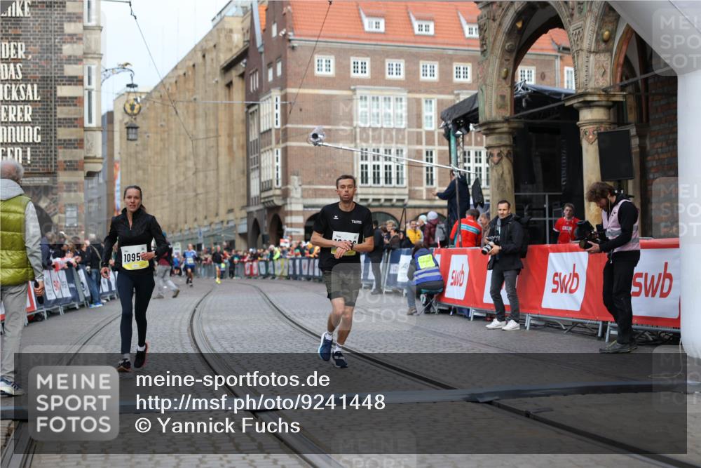 05.10.2025 - 20. swb-Marathon Bremen Yannick Fuchs http://msf.ph/oto/9241448 05.10.2025 10:41:13 Ziel 10606, 10952 meine-sportfotos.de