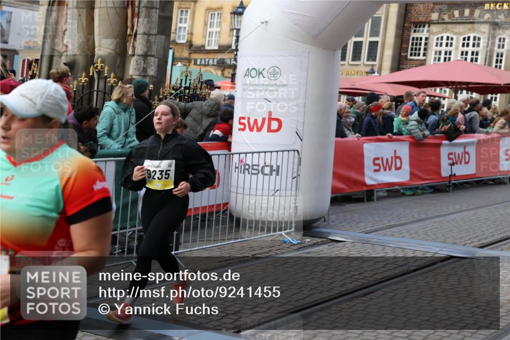05.10.2025 - 20. swb-Marathon Bremen Yannick Fuchs http://msf.ph/oto/9241455 05.10.2025 11:08:38 Ziel 9186, 9235, 9481, 9552, 10134, 10787, 10859 meine-sportfotos.de