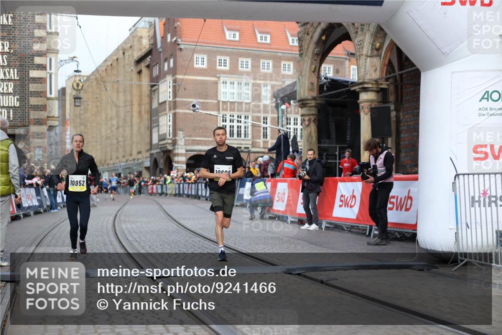 05.10.2025 - 20. swb-Marathon Bremen Yannick Fuchs http://msf.ph/oto/9241466 05.10.2025 10:41:13 Ziel 10606, 10952 meine-sportfotos.de
