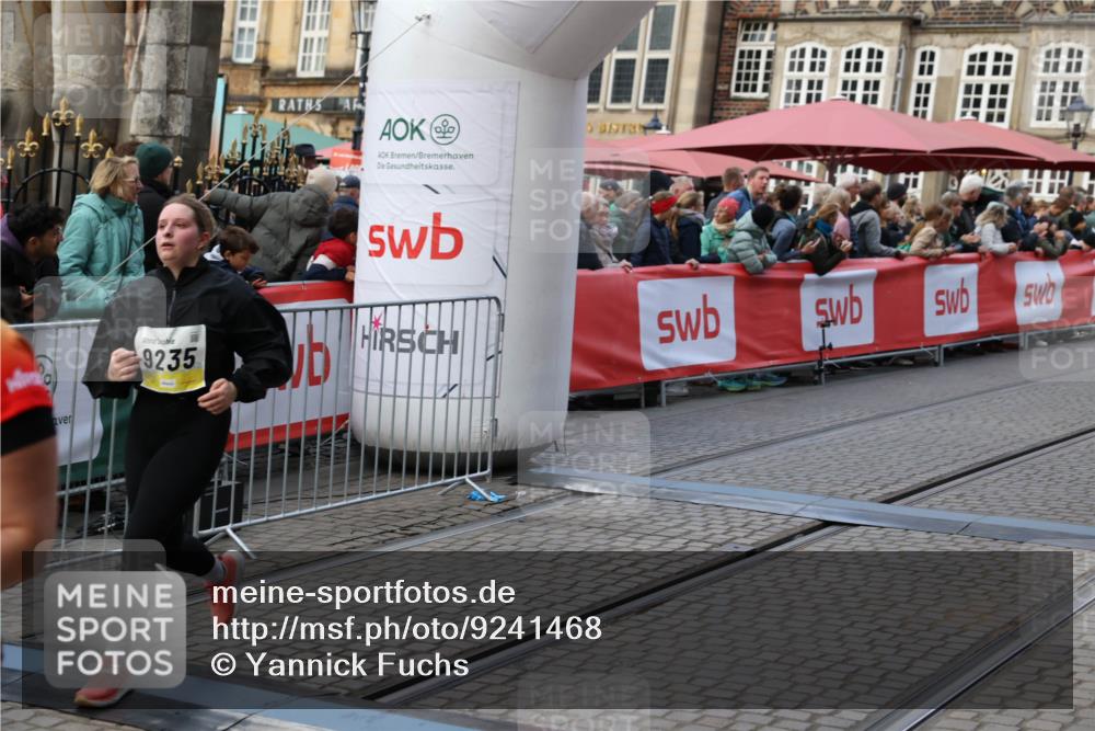 05.10.2025 - 20. swb-Marathon Bremen Yannick Fuchs http://msf.ph/oto/9241468 05.10.2025 11:08:38 Ziel 9186, 9235, 9481, 9552, 10134, 10787, 10859 meine-sportfotos.de