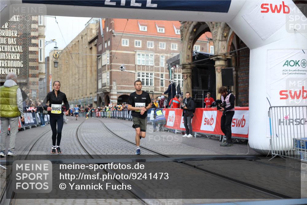 05.10.2025 - 20. swb-Marathon Bremen Yannick Fuchs http://msf.ph/oto/9241473 05.10.2025 10:41:13 Ziel 10606, 10952 meine-sportfotos.de