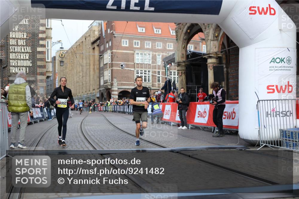 05.10.2025 - 20. swb-Marathon Bremen Yannick Fuchs http://msf.ph/oto/9241482 05.10.2025 10:41:14 Ziel 10606, 10952 meine-sportfotos.de