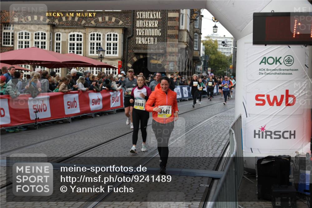 05.10.2025 - 20. swb-Marathon Bremen Yannick Fuchs http://msf.ph/oto/9241489 05.10.2025 11:08:39 Ziel 9235, 9481, 9552, 9982, 10134, 10787, 10859 meine-sportfotos.de