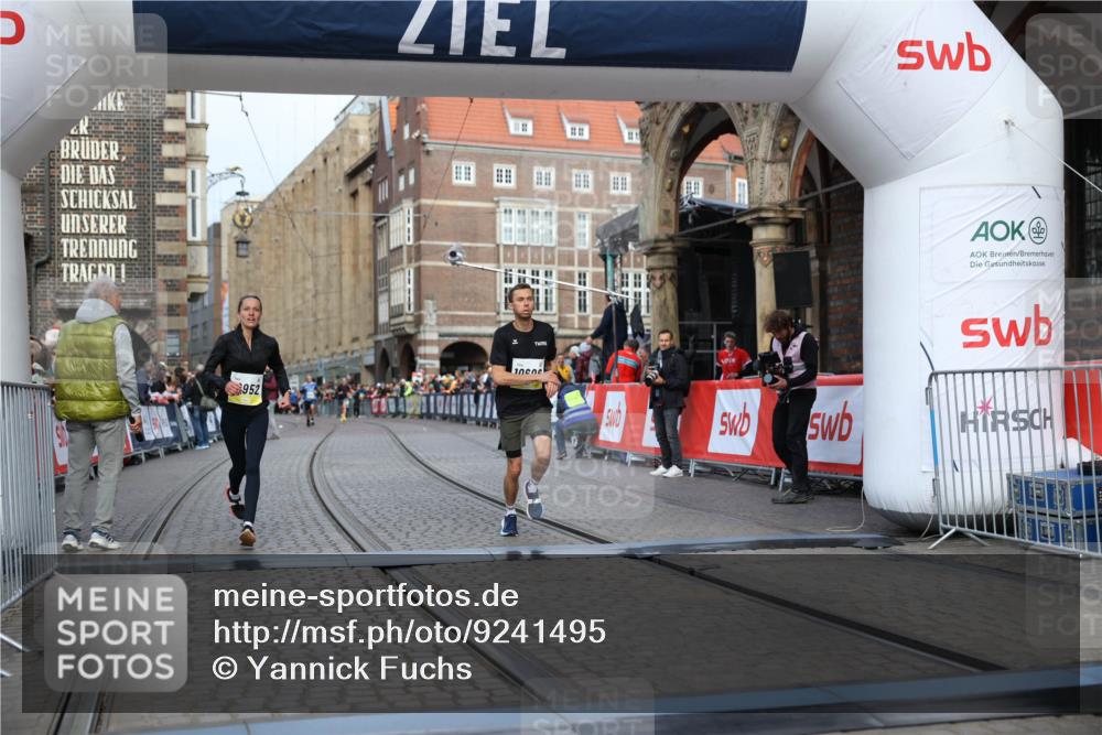 05.10.2025 - 20. swb-Marathon Bremen Yannick Fuchs http://msf.ph/oto/9241495 05.10.2025 10:41:14 Ziel 10606, 10952 meine-sportfotos.de