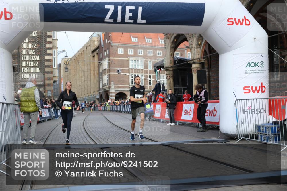 05.10.2025 - 20. swb-Marathon Bremen Yannick Fuchs http://msf.ph/oto/9241502 05.10.2025 10:41:14 Ziel 10606, 10952 meine-sportfotos.de