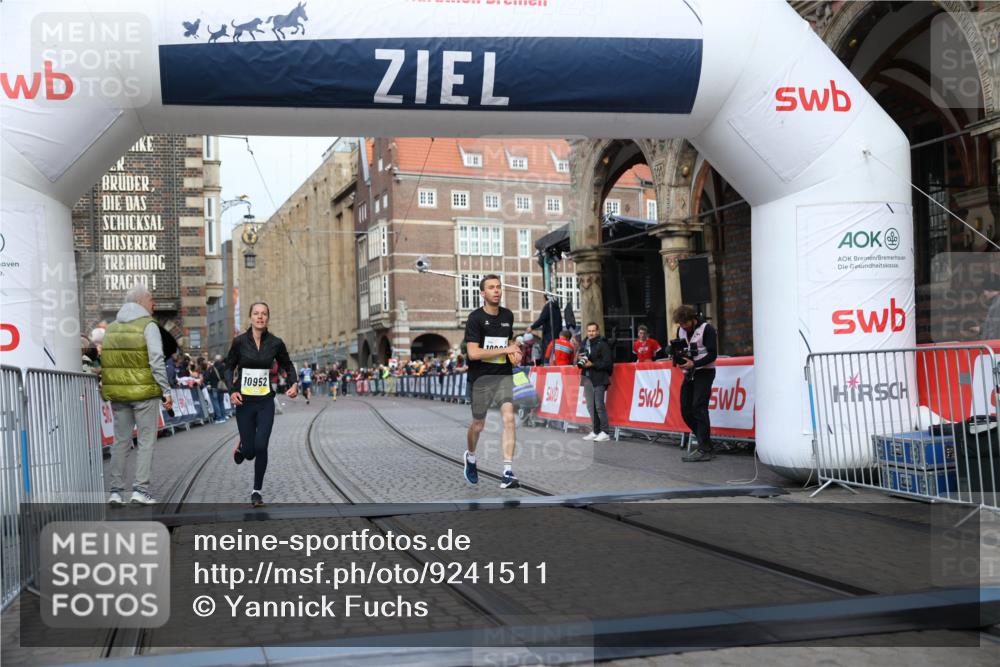 05.10.2025 - 20. swb-Marathon Bremen Yannick Fuchs http://msf.ph/oto/9241511 05.10.2025 10:41:14 Ziel 10606, 10952 meine-sportfotos.de