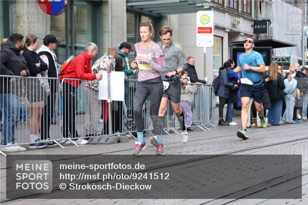05.10.2025 - 20. swb-Marathon Bremen Strokosch-Dieckow http://msf.ph/oto/9241512 05.10.2025 10:48:11 Ziel 8787, 9223, 9298, 9385, 9404, 9406, 9437, 9478, 9665, 9704, 9729, 9810, 9958, 10109, 10131, 10177, 10211, 10303, 10685, 11005, 11096, 11119, 11292, 11357, 11505, 8787, 9223, 9298, 9385, 9404, 9406, 9437, 9478, 9665, 9704, 9729, 9810, 9958, 10109, 10131, 10177, 10211, 10303, 10685, 11005, 11096, 11119, 11292, 11357, 11505 meine-sportfotos.de