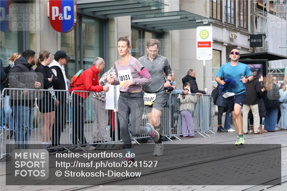 05.10.2025 - 20. swb-Marathon Bremen Strokosch-Dieckow http://msf.ph/oto/9241527 05.10.2025 10:48:11 Ziel 8787, 9223, 9298, 9385, 9404, 9406, 9437, 9478, 9665, 9704, 9729, 9810, 9958, 10109, 10131, 10177, 10211, 10303, 10685, 11005, 11096, 11119, 11292, 11357, 11505, 8787, 9223, 9298, 9385, 9404, 9406, 9437, 9478, 9665, 9704, 9729, 9810, 9958, 10109, 10131, 10177, 10211, 10303, 10685, 11005, 11096, 11119, 11292, 11357, 11505 meine-sportfotos.de