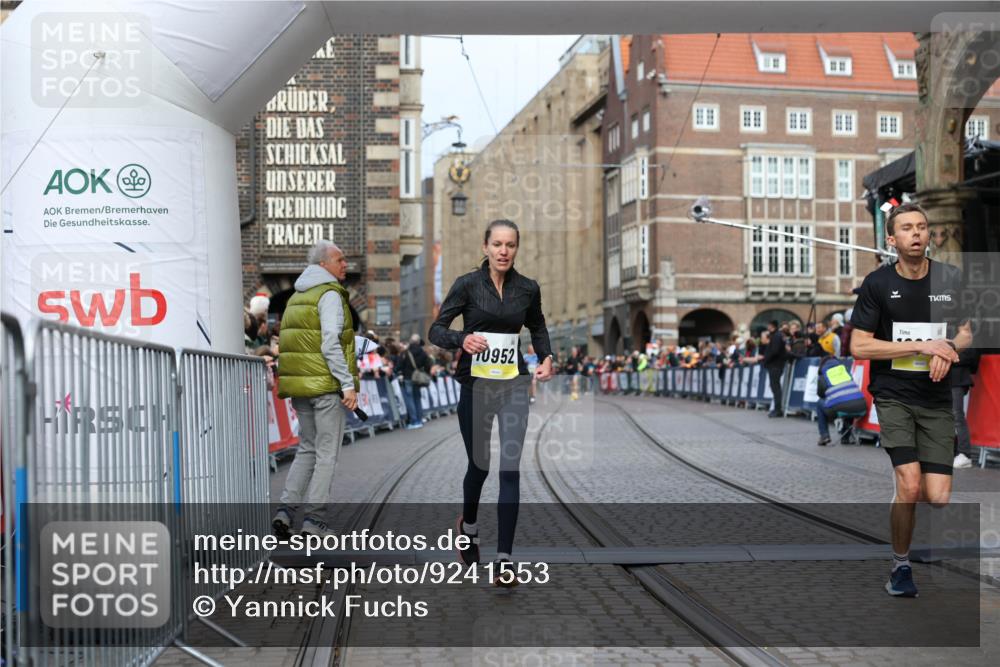 05.10.2025 - 20. swb-Marathon Bremen Yannick Fuchs http://msf.ph/oto/9241553 05.10.2025 10:41:14 Ziel 10606, 10952 meine-sportfotos.de