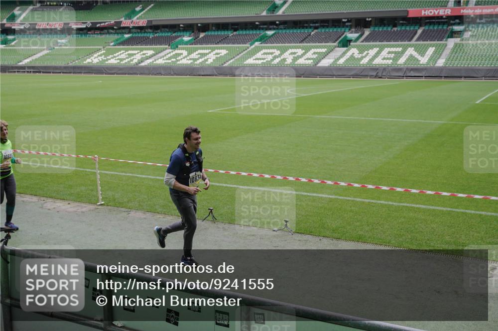 05.10.2025 - 20. swb-Marathon Bremen Michael Burmester http://msf.ph/oto/9241555 05.10.2025 10:35:09 Laufen im Stadion 7147, 7163, 9183, 9188, 9201, 9219, 9292, 9350, 9430, 9495, 9540, 9576, 9582, 9601, 9612, 9622, 9625, 9666, 9669, 9672, 9719, 9720, 9722, 9766, 9783, 9790, 9797, 9844, 9847, 9886, 9925, 9932, 9952, 9968, 9981, 10049, 10055, 10080, 10088, 10105, 10145, 10169, 10179, 10200, 10225, 10260, 10263, 10281, 10329, 10341, 10368, 10377, 10395, 10397, 10527, 10555, 10644, 10645, 10653, 10694, 10834, 10845, 10950, 10988, 7101, 7215, 9372, 9472, 9547, 9585, 9783, 9820 meine-sportfotos.de