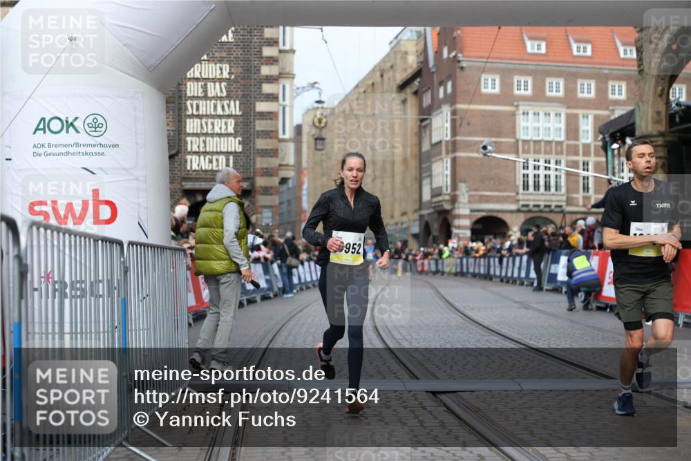 05.10.2025 - 20. swb-Marathon Bremen Yannick Fuchs http://msf.ph/oto/9241564 05.10.2025 10:41:14 Ziel 10606, 10952 meine-sportfotos.de