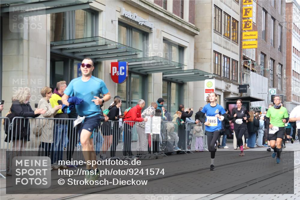 05.10.2025 - 20. swb-Marathon Bremen Strokosch-Dieckow http://msf.ph/oto/9241574 05.10.2025 10:48:13 Ziel 8787, 9223, 9261, 9298, 9385, 9404, 9406, 9437, 9478, 9665, 9704, 9729, 9810, 9958, 10109, 10131, 10177, 10211, 10303, 10685, 10799, 11005, 11096, 11292, 11357, 11505, 8787, 9223, 9261, 9298, 9385, 9404, 9406, 9437, 9478, 9665, 9704, 9729, 9810, 9958, 10109, 10131, 10177, 10211, 10303, 10685, 10799, 11005, 11096, 11292, 11357, 11505 meine-sportfotos.de