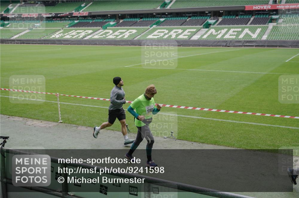 05.10.2025 - 20. swb-Marathon Bremen Michael Burmester http://msf.ph/oto/9241598 05.10.2025 10:35:10 Laufen im Stadion 7147, 7163, 9183, 9188, 9201, 9219, 9292, 9350, 9430, 9495, 9508, 9540, 9550, 9576, 9582, 9601, 9612, 9622, 9625, 9666, 9669, 9672, 9719, 9720, 9722, 9766, 9790, 9797, 9844, 9847, 9886, 9925, 9932, 9952, 9968, 9981, 10049, 10055, 10080, 10088, 10105, 10145, 10169, 10179, 10200, 10225, 10260, 10263, 10281, 10329, 10341, 10368, 10377, 10395, 10397, 10527, 10555, 10644, 10645, 10653, 10694, 10834, 10845, 10950, 10988, 7101, 7215, 9372, 9472, 9547, 9585, 9783, 9820 meine-sportfotos.de
