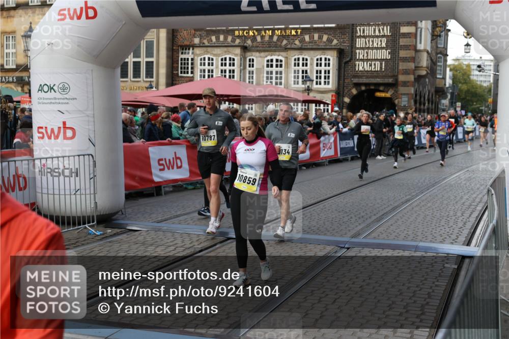 05.10.2025 - 20. swb-Marathon Bremen Yannick Fuchs http://msf.ph/oto/9241604 05.10.2025 11:08:42 Ziel 9235, 9481, 9982, 10134, 10212, 10787, 10859, 11242 meine-sportfotos.de