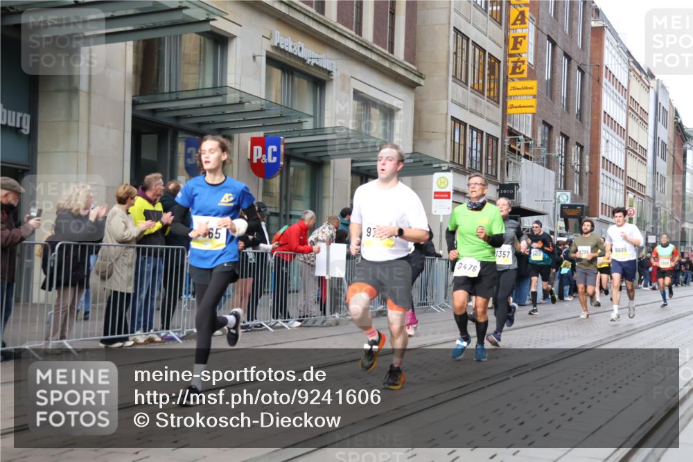 05.10.2025 - 20. swb-Marathon Bremen Strokosch-Dieckow http://msf.ph/oto/9241606 05.10.2025 10:48:14 Ziel 8787, 9223, 9261, 9298, 9385, 9404, 9406, 9437, 9478, 9482, 9665, 9704, 9729, 9810, 9958, 10109, 10131, 10177, 10211, 10303, 10685, 10799, 11005, 11096, 11357, 11505, 8787, 9223, 9261, 9298, 9385, 9404, 9406, 9437, 9478, 9482, 9665, 9704, 9729, 9810, 9958, 10109, 10131, 10177, 10211, 10303, 10685, 10799, 11005, 11096, 11357, 11505 meine-sportfotos.de